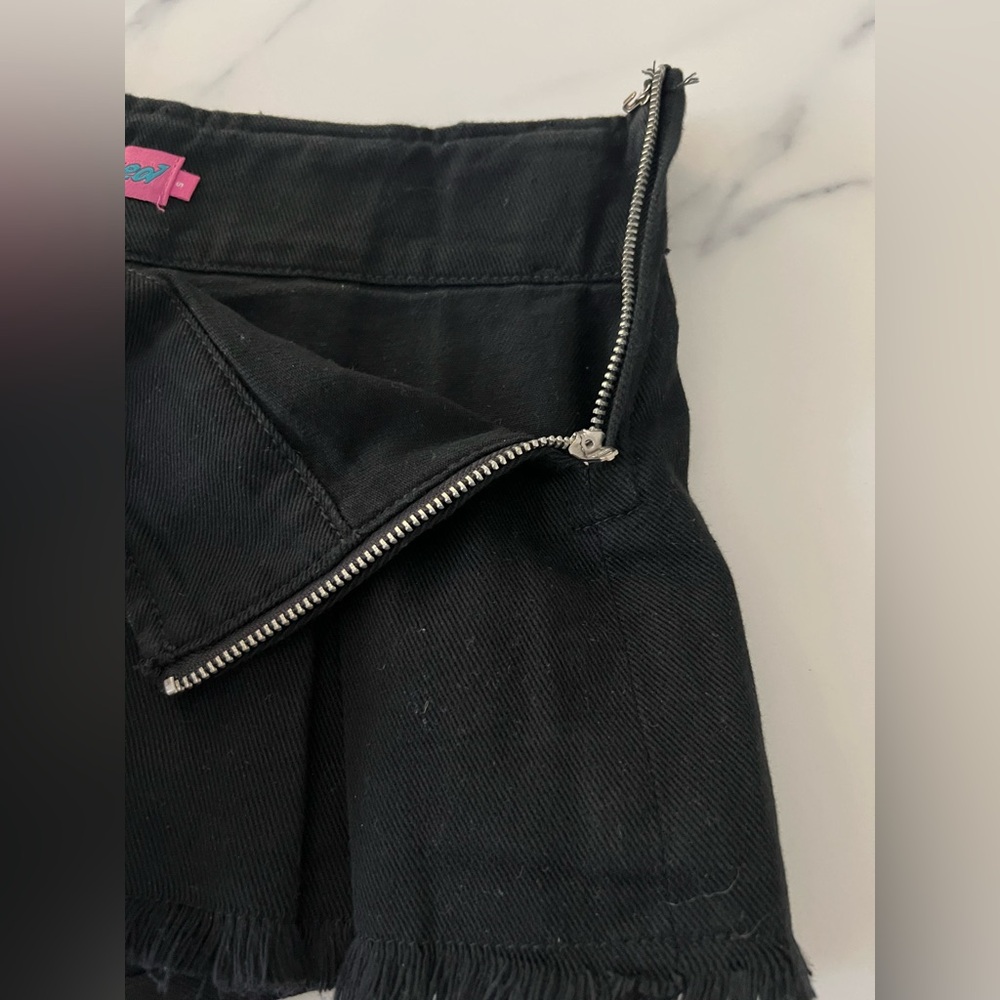 EDIKTED Low-Rise Pleated Cotton Denim Mini Skort - Picture 5 of 10